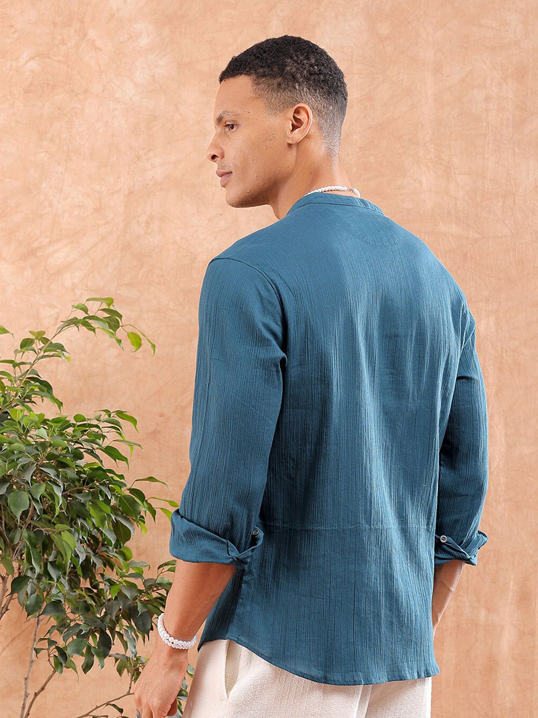 The Indian Garage Co Men Slim Fit Textured Resortwear Shirt