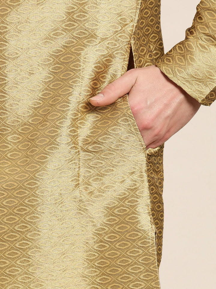 SOJANYA Men Golden Woven Design Straight Kurta