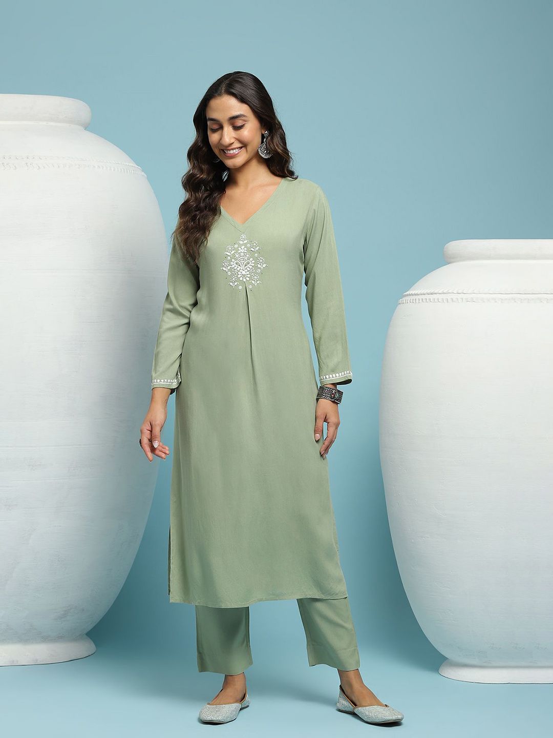 House of Chikankari Women Green Rayon Chikankari Embroidered Kurta Set