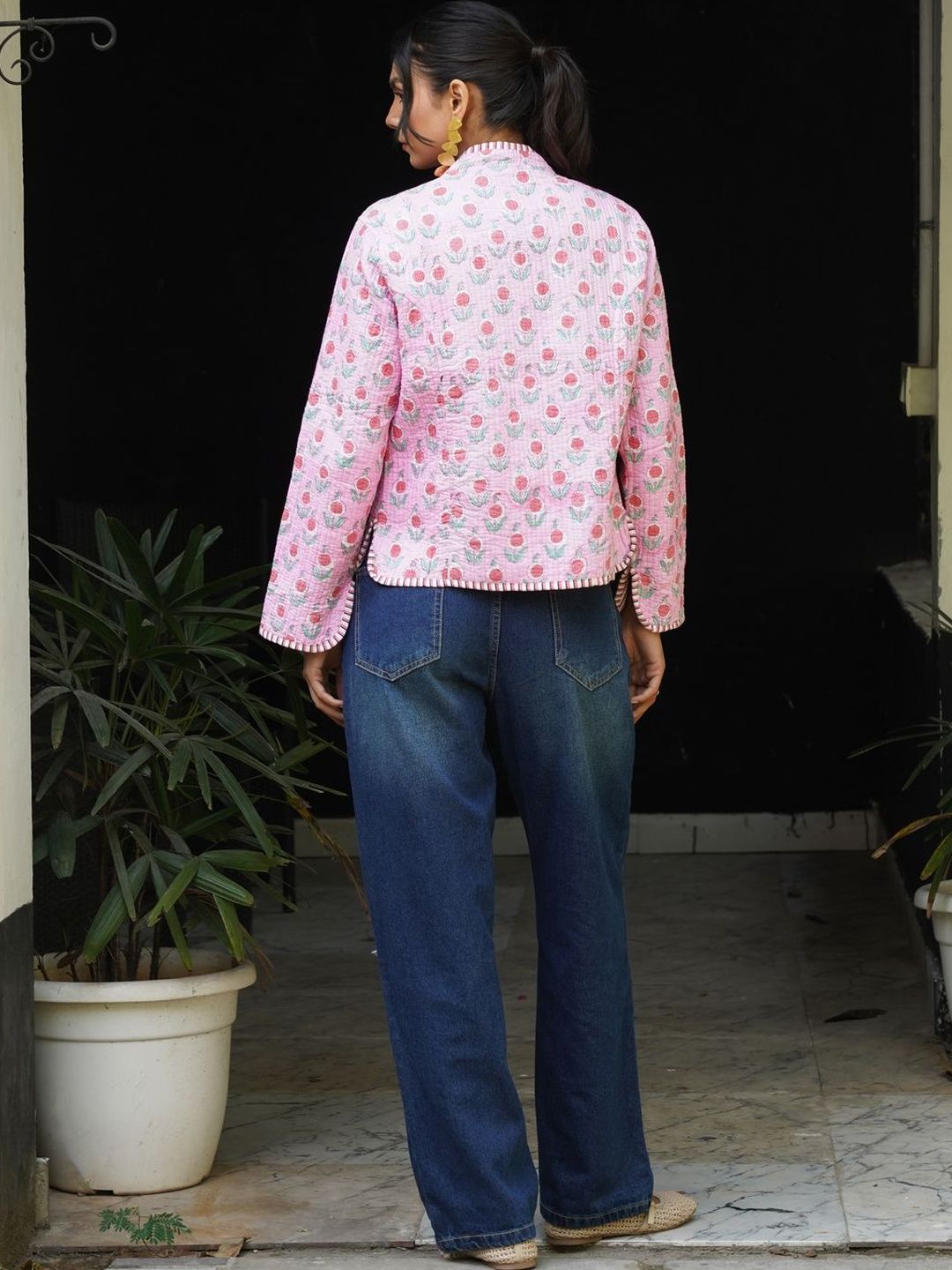 Jaket Quilted Ringan Bunga-bungaan Wanita House of Chikankari