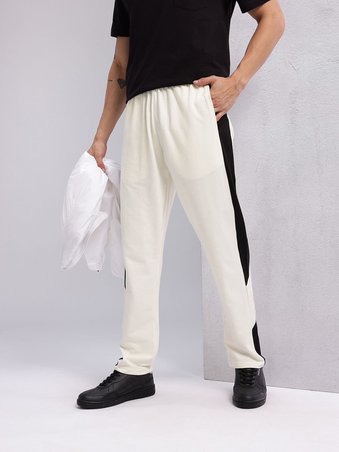 HRX by Hrithik Roshan Men Contrast Side Panel Lifestyle Track Pants