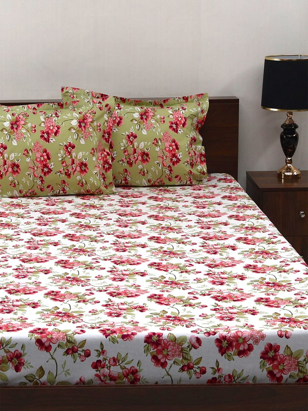 BOMBAY DYEING Blumen Red Floral 104 TC Cotton Queen Bedsheet Set-2.24 m X 2.54 m