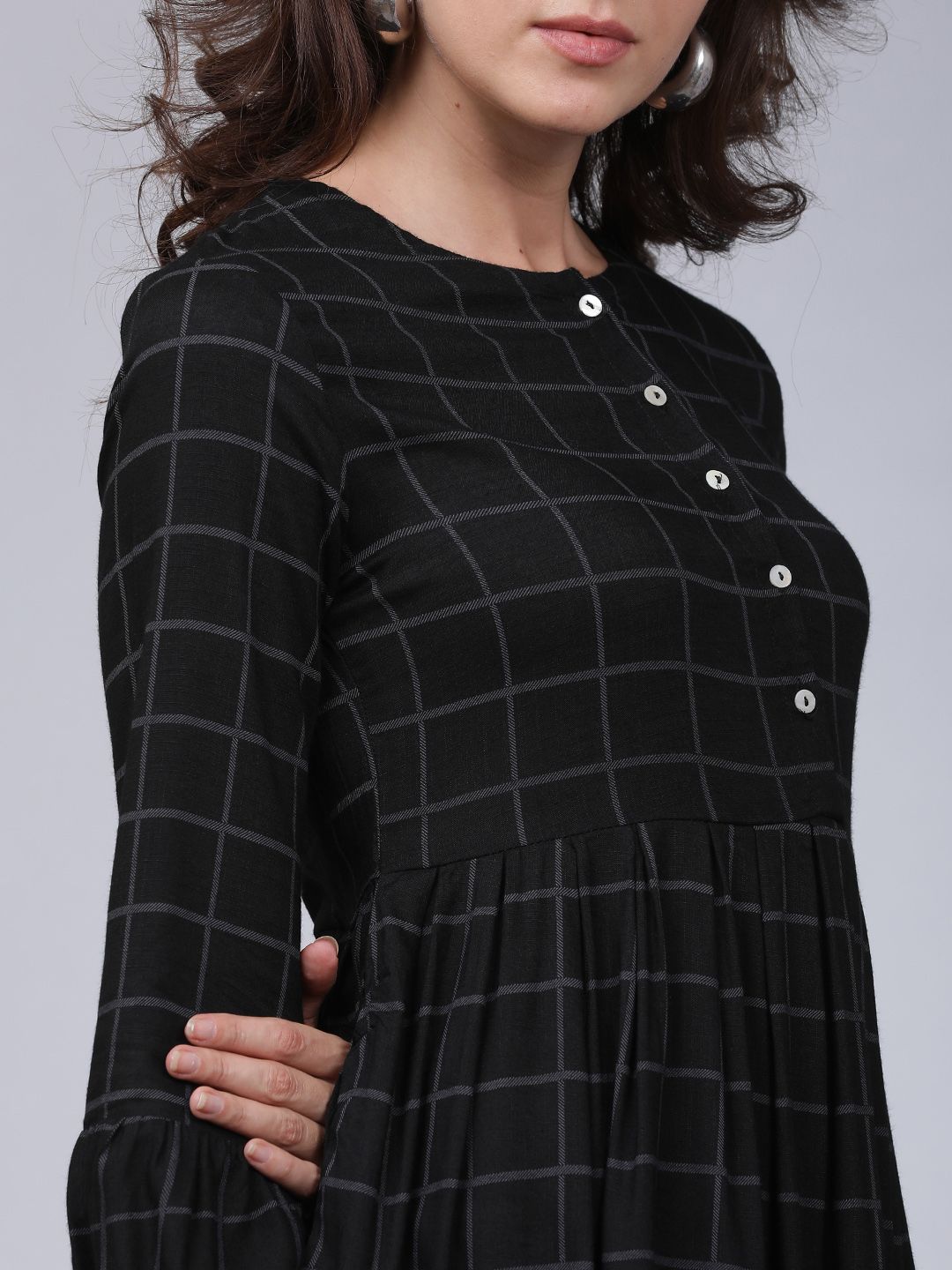 Vishudh Women Black & Grey Checked Maxi Dress