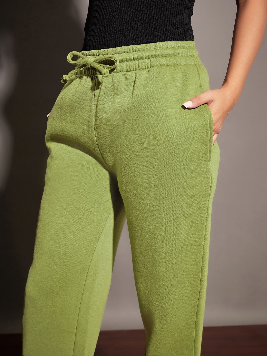 SASSAFRAS Women Olive Relaxed Fit Mid-Rise Fleece Track Pants