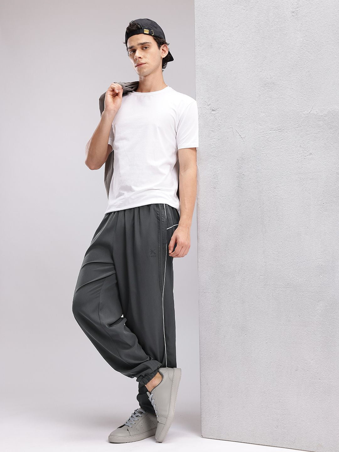 HRX by Hrithik Roshan Men Contrast Piping Lifestyle Joggers