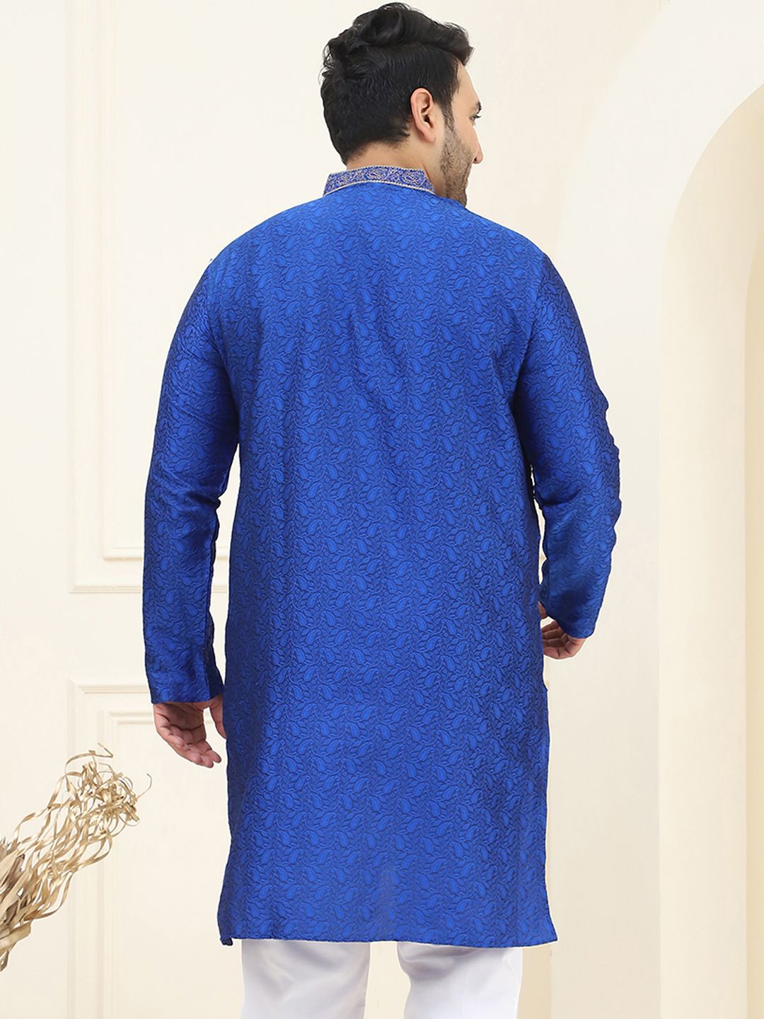 SOJANYA PLUS Men Blue Ethnic Motifs Embroidered Thread Work Kurta