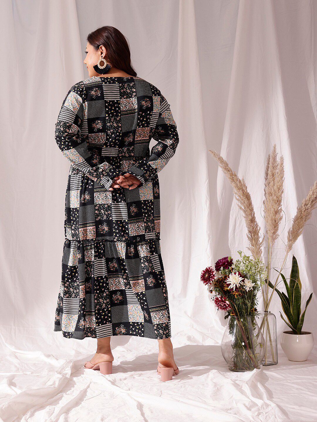 CURVY STREET Black Geometric Printed V-Neck Flared Fit & Flare Dress