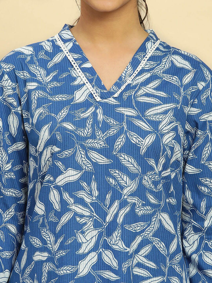 W Blue & Whit Floral Printed Thread Work Pure Cotton Straight Kurta With Trousers