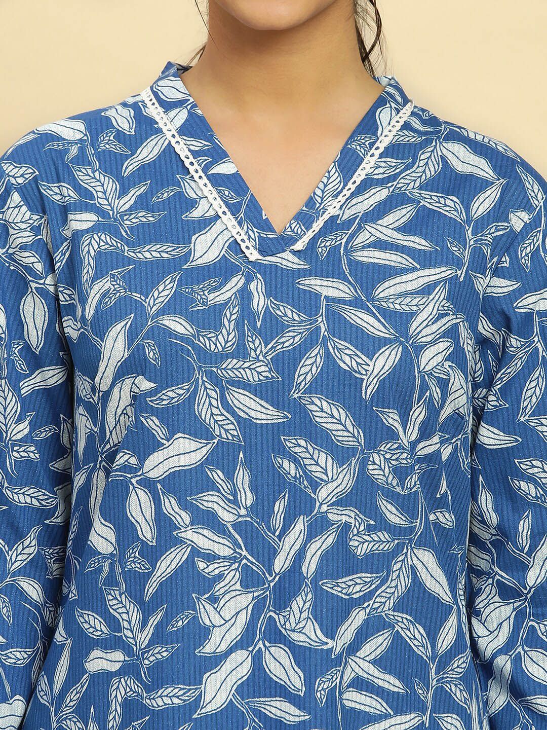 W Blue & Whit Floral Printed Thread Work Pure Cotton Straight Kurta With Trousers