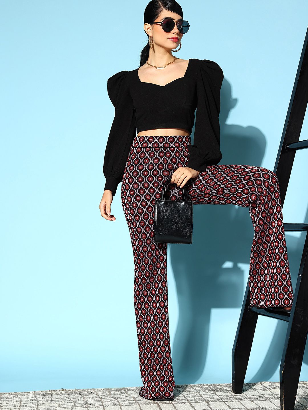 Berrylush Black Sweetheart Neck Bishop Sleeves Crepe Crop Top