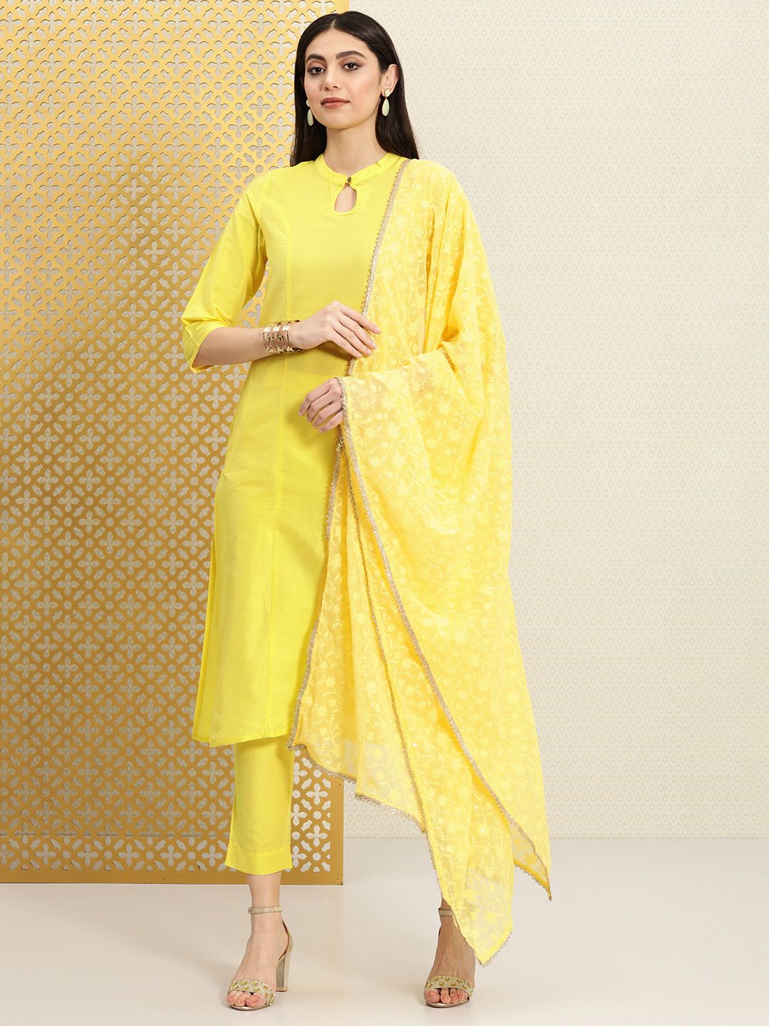 House of Pataudi Women Jashn Kurta With Trousers & Embroidered Dupatta
