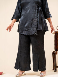 Mamicha Self-Designed V-Neck Kurta Set
