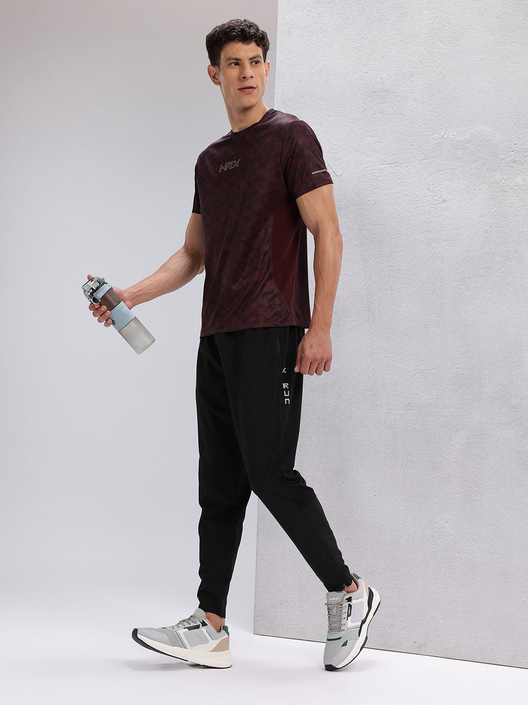 HRX oleh Hrithik Roshan Men Typography Print Paneled Mid Rise Rapid Running Track Seluar