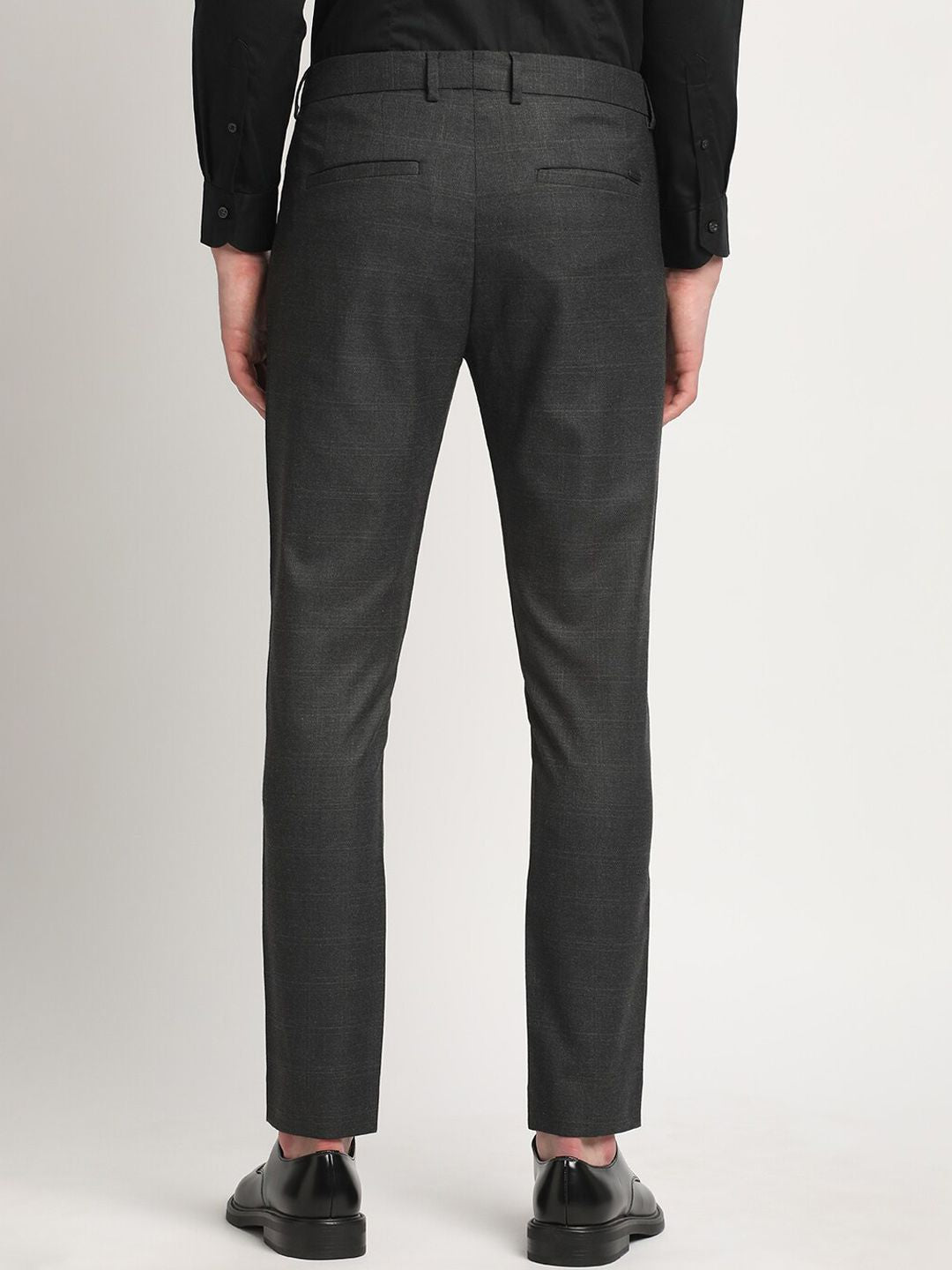 THE BEAR HOUSEMen Solid Checked Tapered Fit Mid-Rise Formal Trousers