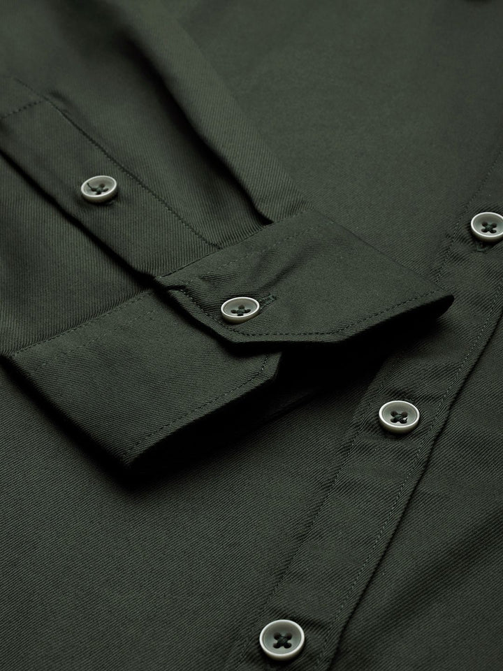 The Indian Garage Co. X Luxe Men Solid Slim Fit Opaque Formal Shirt