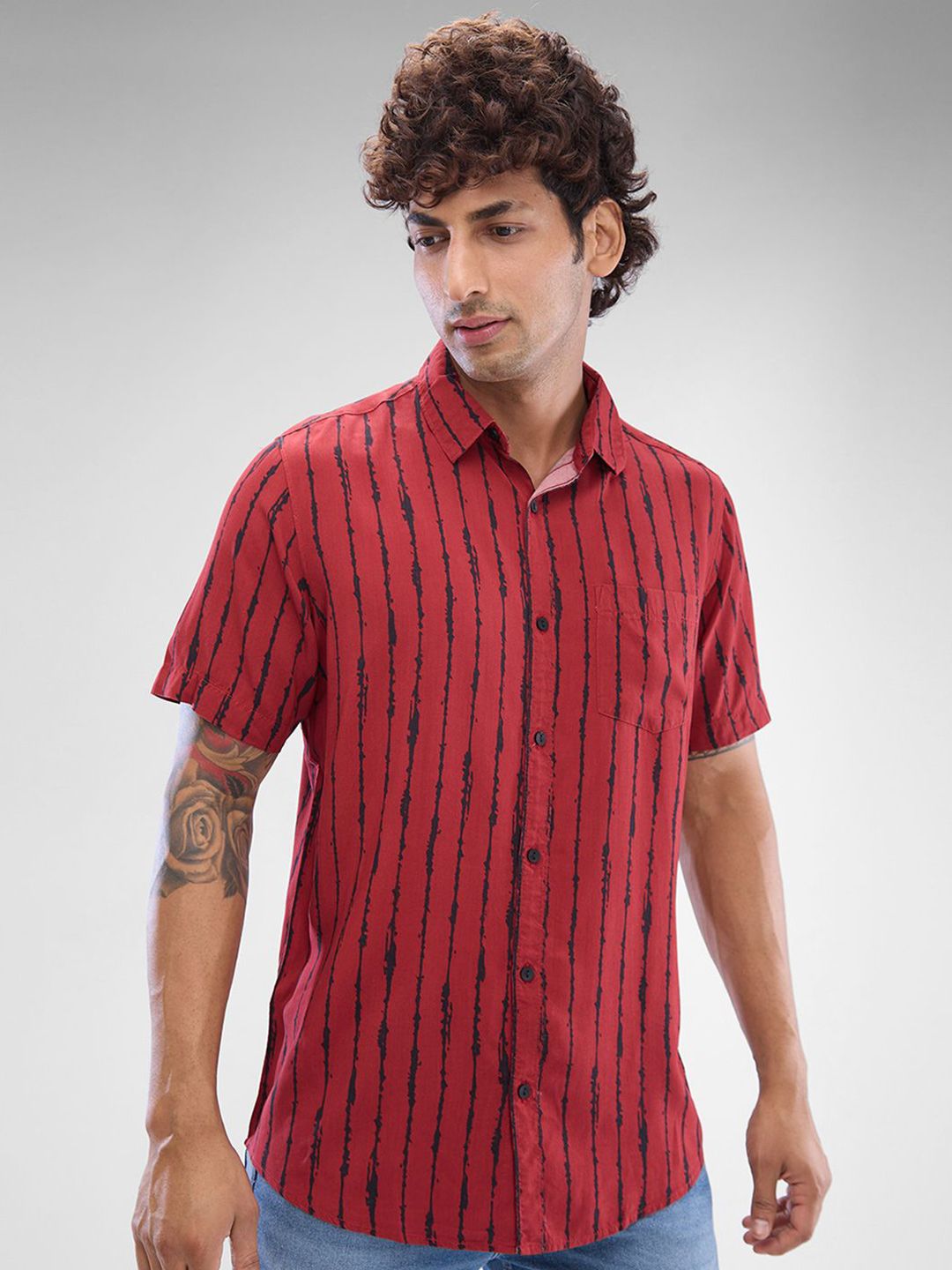 SPYKAR Men Slim Fit Opaque Striped Spread Collar Casual Shirt