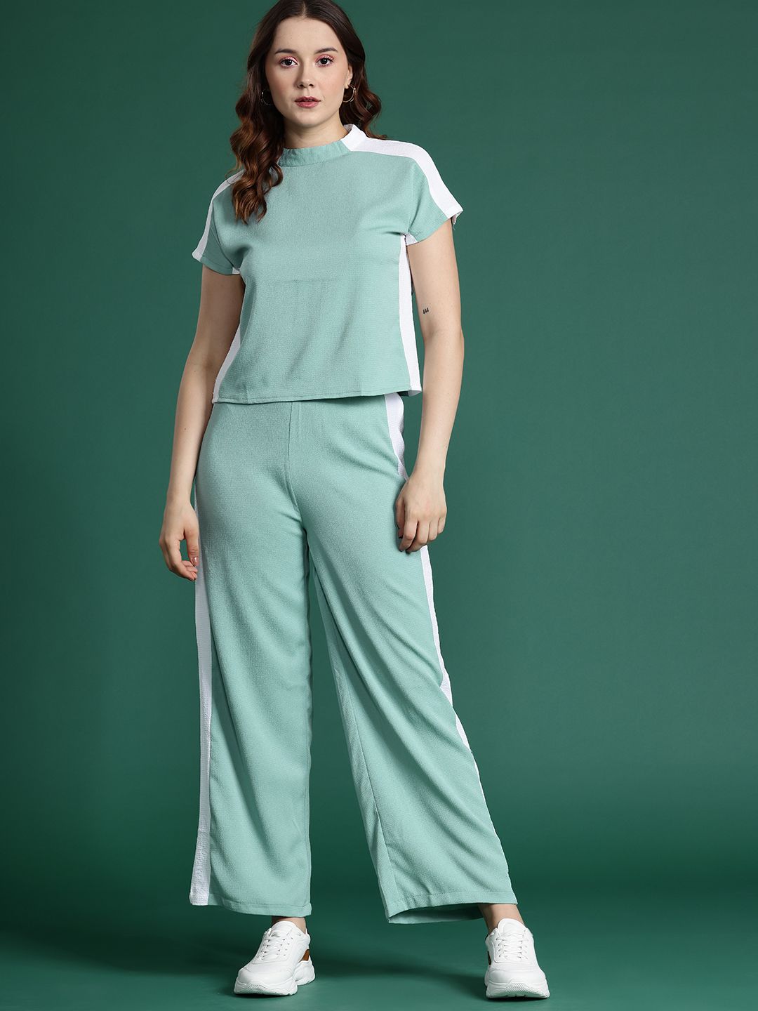 Dressberry Side-Stripe Detail Textured Trousers wit T-shirt Co-ords