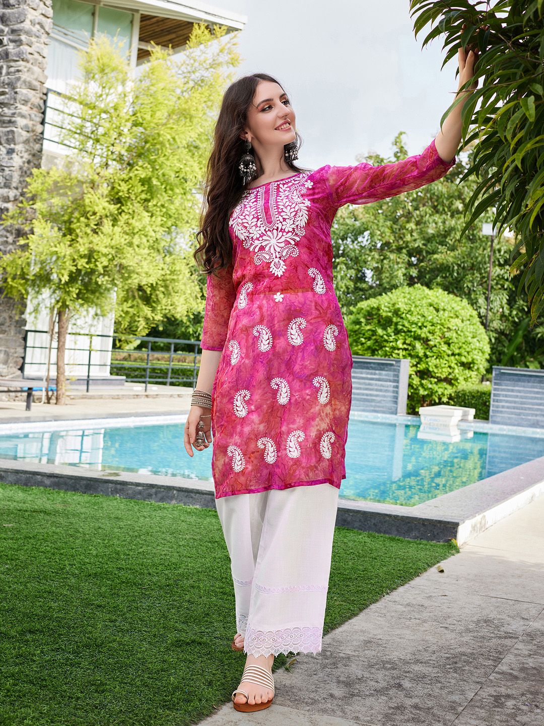 KALINI Floral Embroidered Chikankari Georgette Straigth Kurta