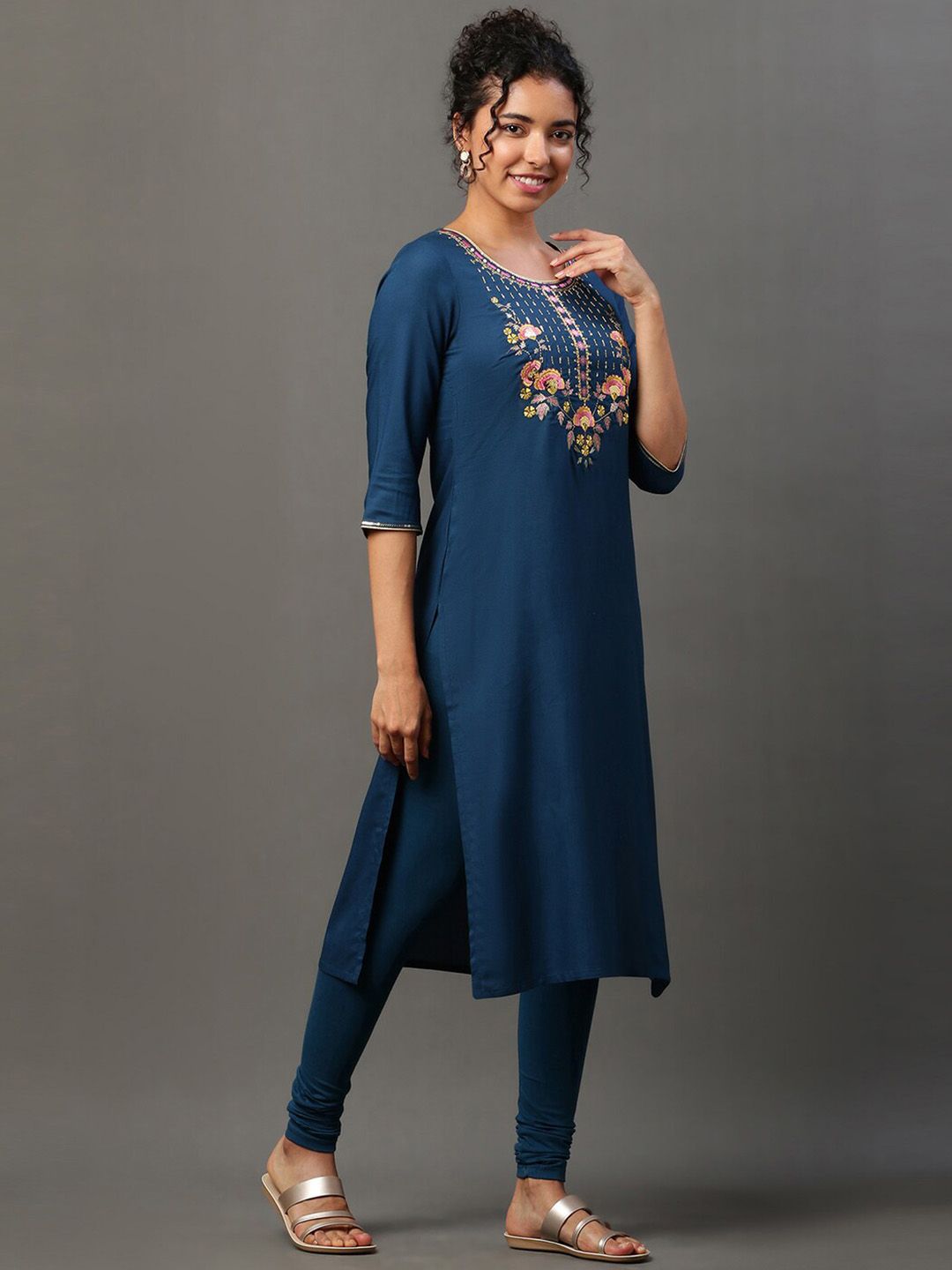 AURELIA Floral Yoke Design Thread Work Straight Kurta