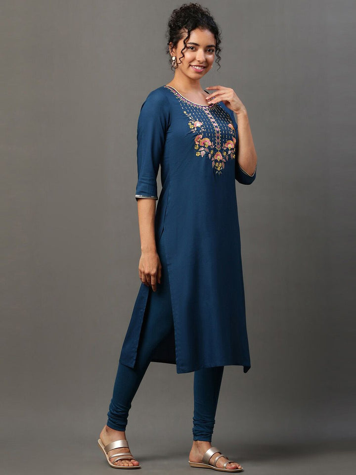 AURELIA Floral Yoke Design Thread Work Straight Kurta