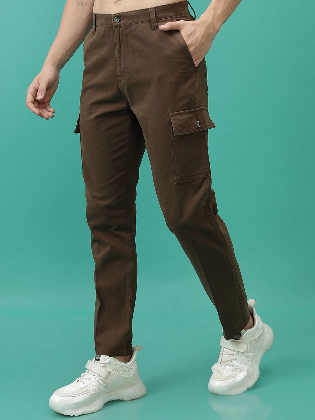 Lelaki Highlander Tapered Fit Plain Mid-Rise Cotton Cargos