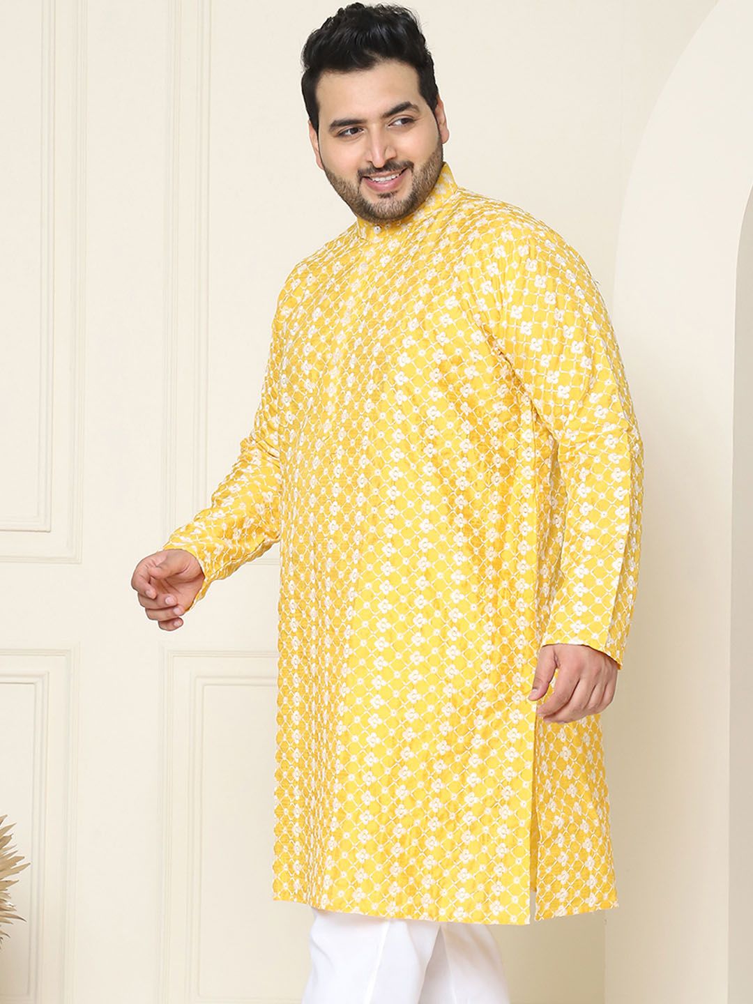 SOJANYA PLUS Floral Embroidered Band Collar Thread Work Straight Kurta