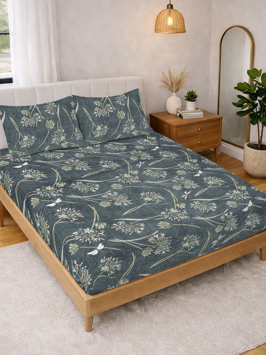 KLOTTHE Green Floral  Printed 300 TC Double Bedsheet with 2 Pillow Covers