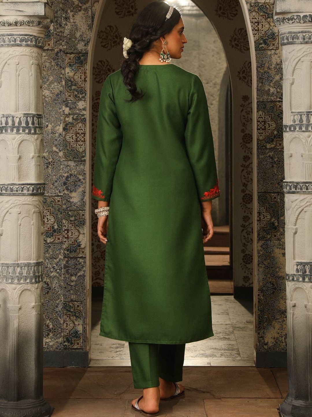 House of Chikankari Women Green Woolen Aari Sulam Set Kurta