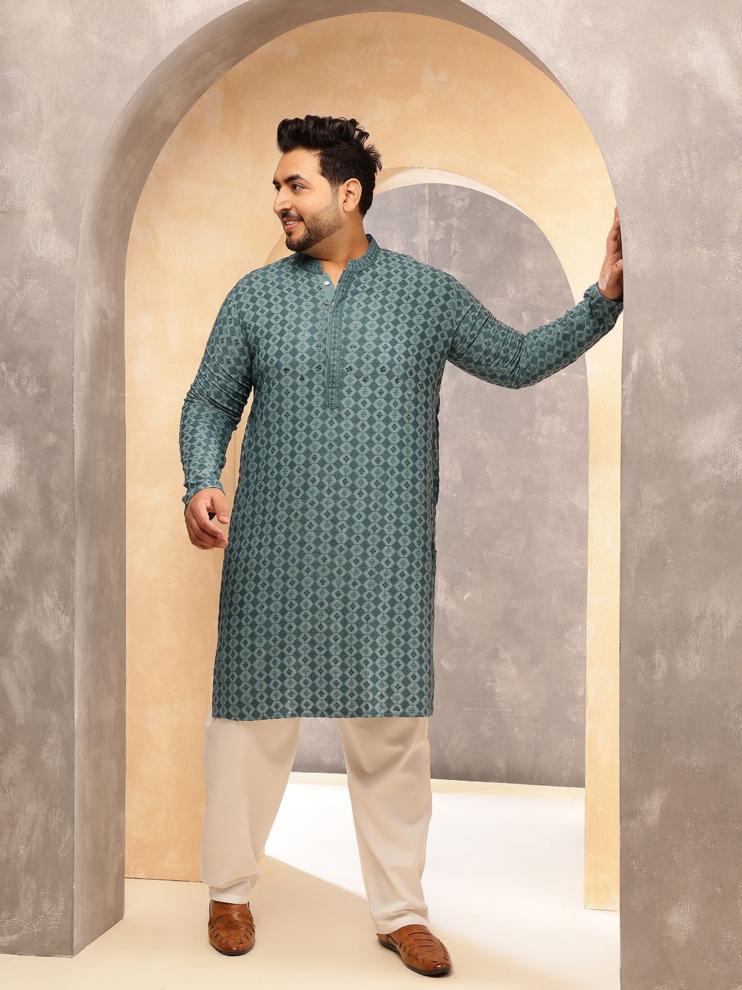 SOJANYA PLUS Embroidered Mandarin Collar Cotton Straight Kurta