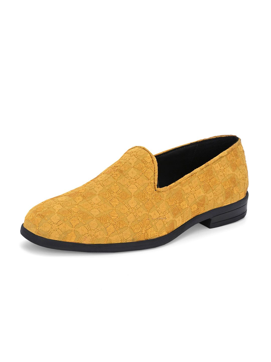 House of Pataudi Men Embroidered Ethnic Embellished Mojaris