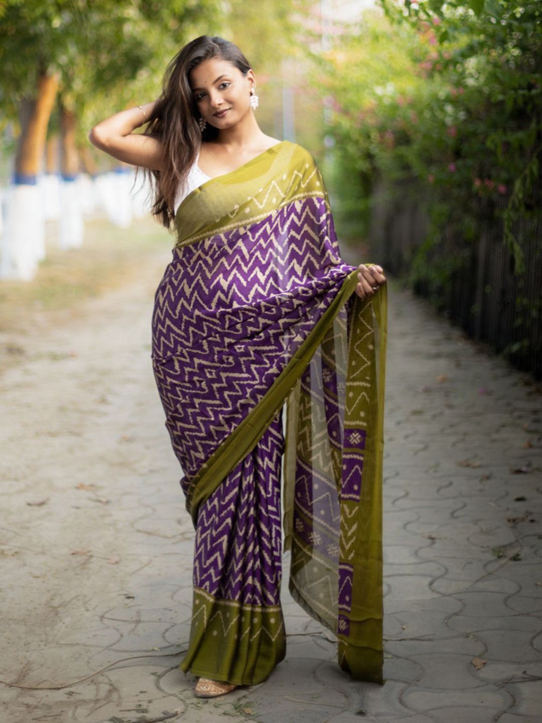 KALINI Geometric Printed Poly Georgette Saree