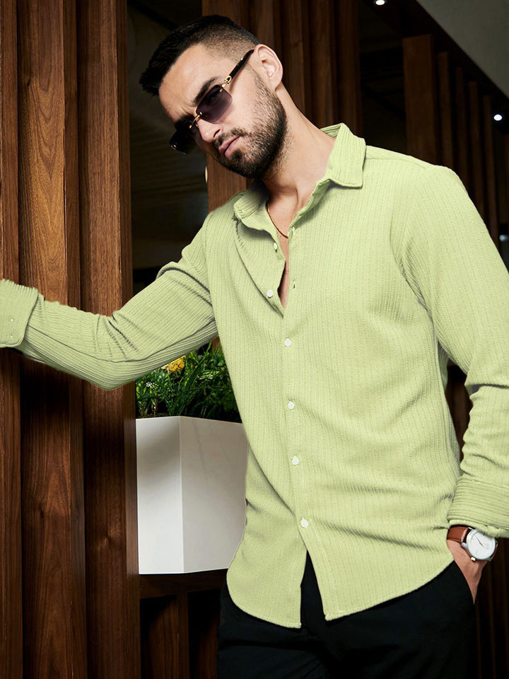 Campus Sutra Men Comfort Spread Collar Solid Casual Shirt