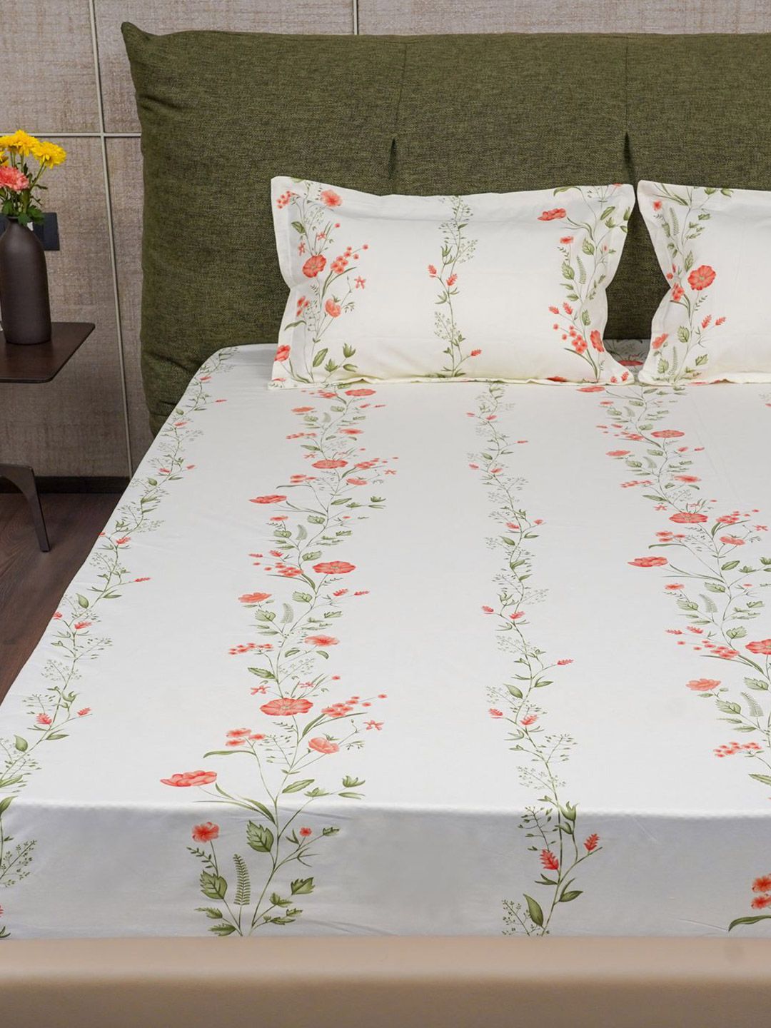 URBAN SPACE Peach-Coloured & White 200 TC Cotton Queen Bedsheet Set 1.27 m x 1.98 m