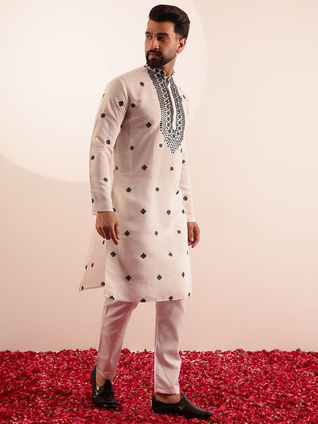 SOJANYA Men Embroidered Mirror Work Kurta