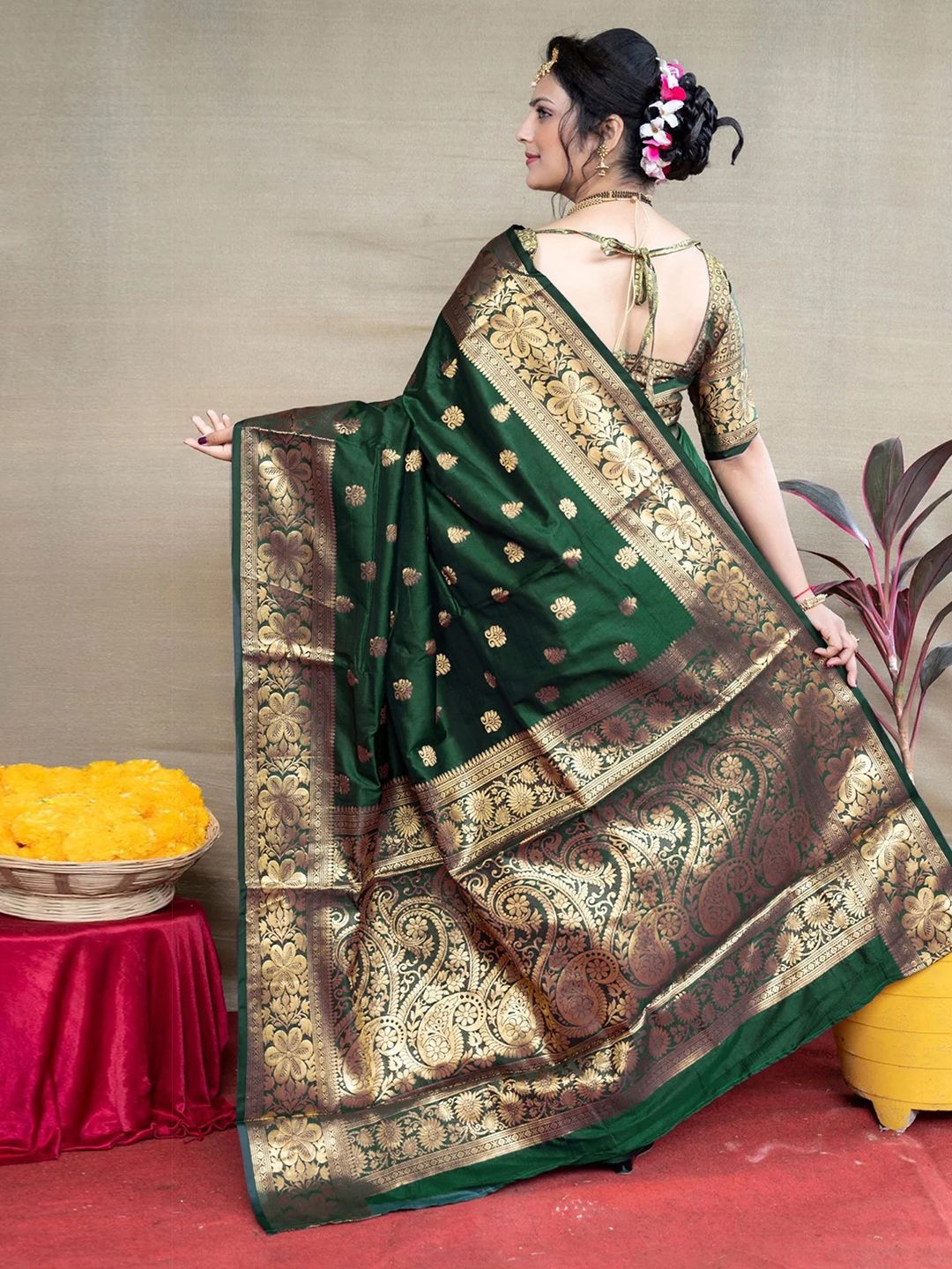 KALINI Ethnic Motifs Woven Design Zari  Banarasi Saree