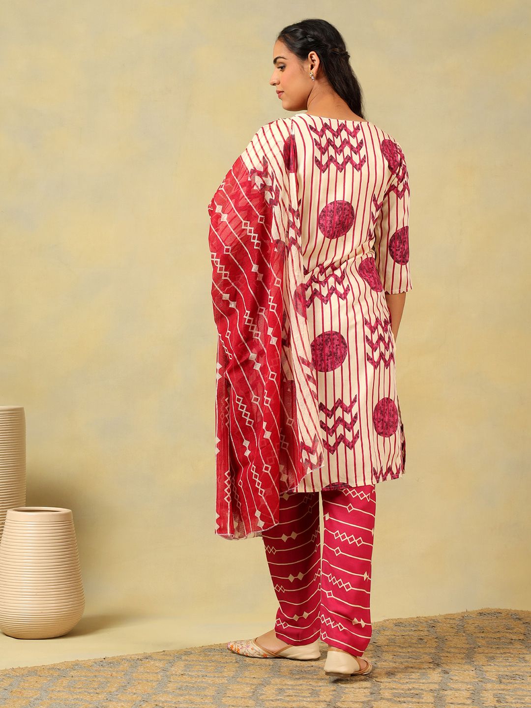Mamicha Women Printed Regular Thread Work Pure Cotton Kurta with Trousers & With Dupatta