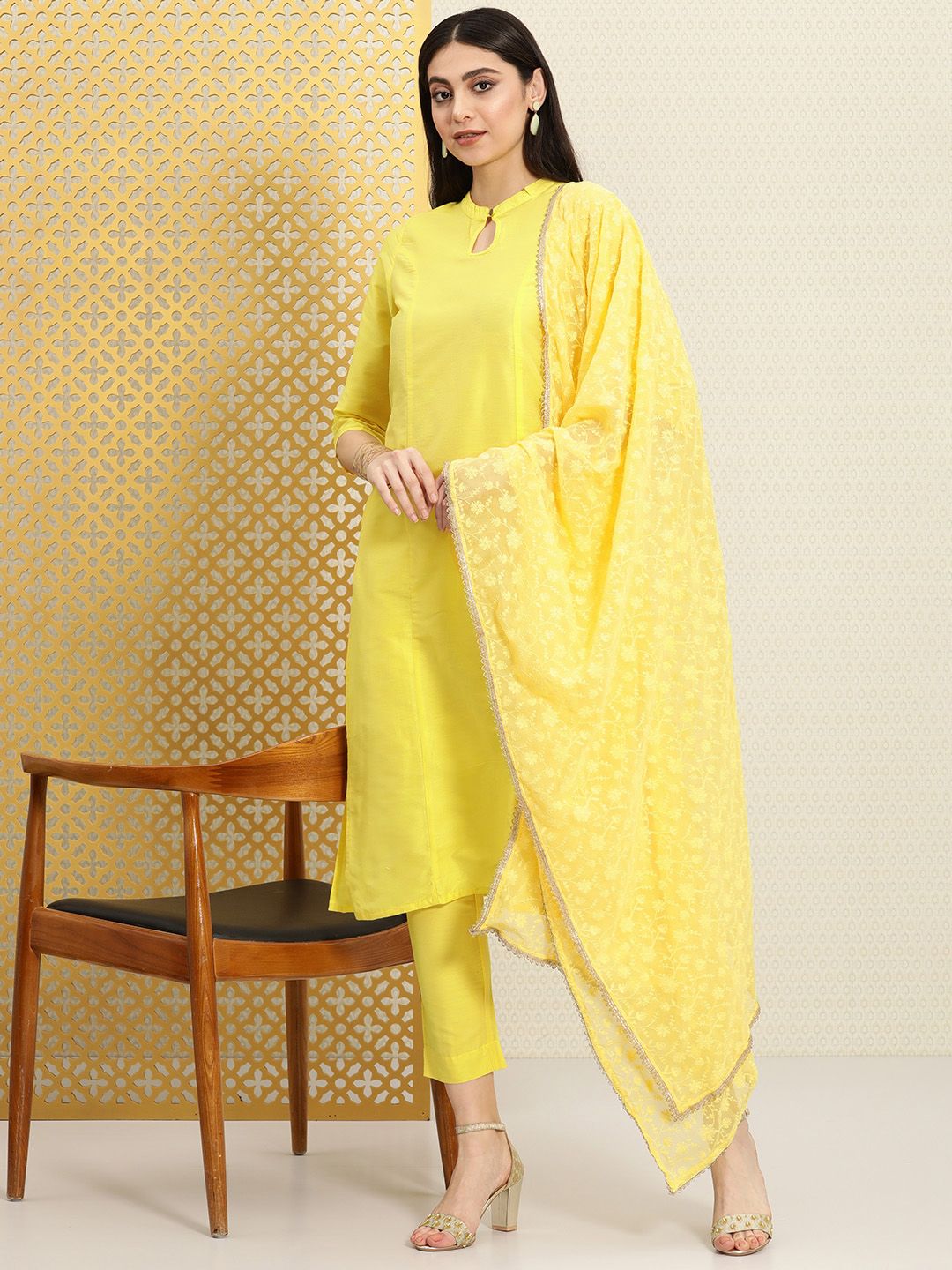 House of Pataudi Women Jashn Kurta With Trousers & Embroidered Dupatta