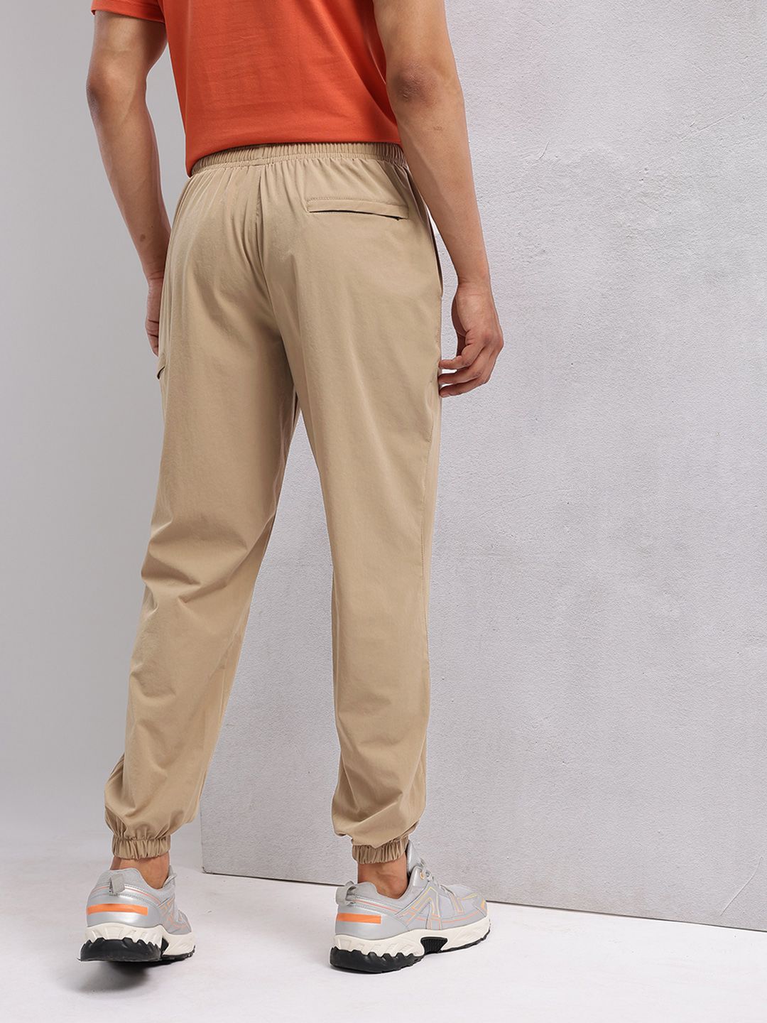 HRX by Hrithik Roshan Men Front Seam Mid-Rise Regular Fit Lifestyle Joggers