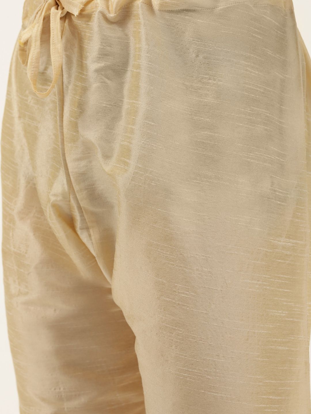 SOJANYA Men Cream Kurta dengan Jaket Churidar & Nehru