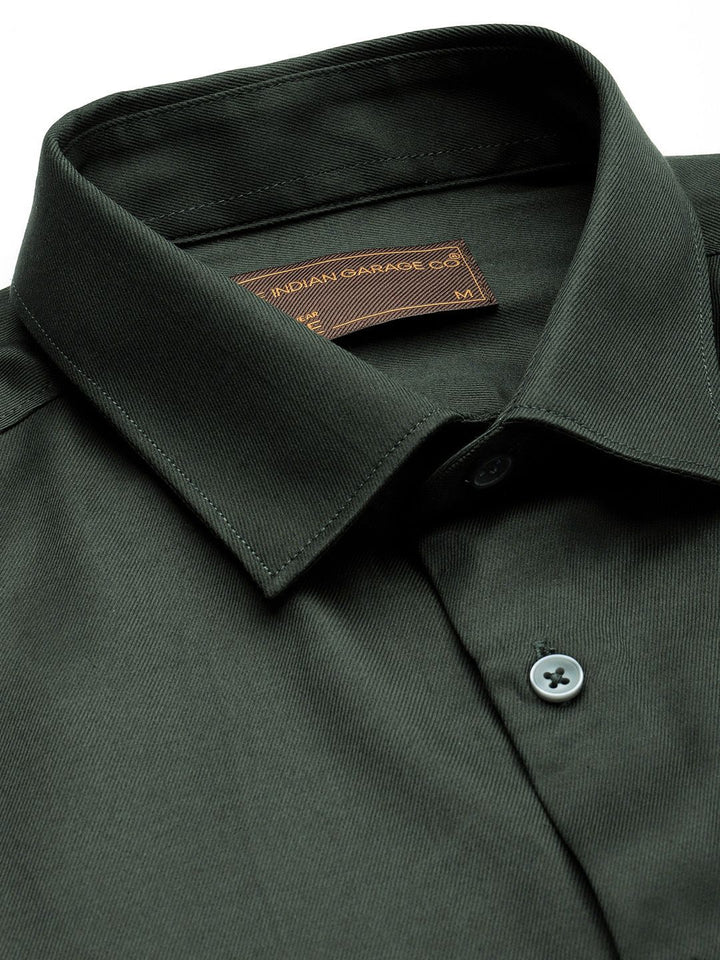 The Indian Garage Co. X Luxe Men Solid Slim Fit Opaque Formal Shirt