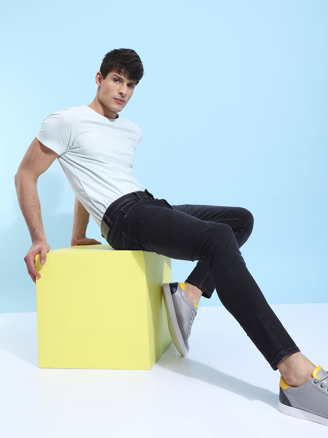 The Indian Garage Co Men Black Slim Fit Mid-Rise Clean Look Jeans