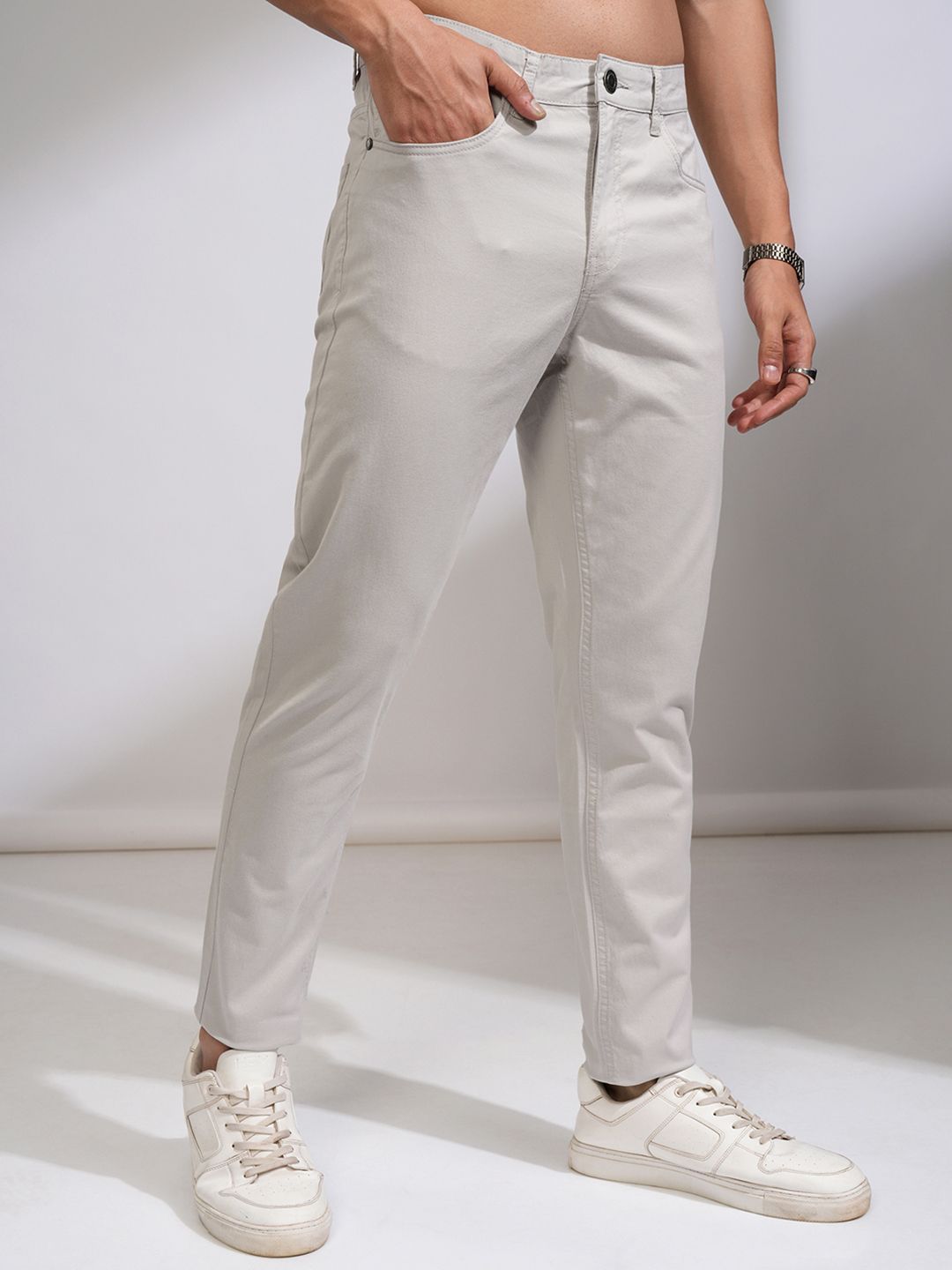 HIGHLANDER Men Tapered Fit Solid Regular Trousers