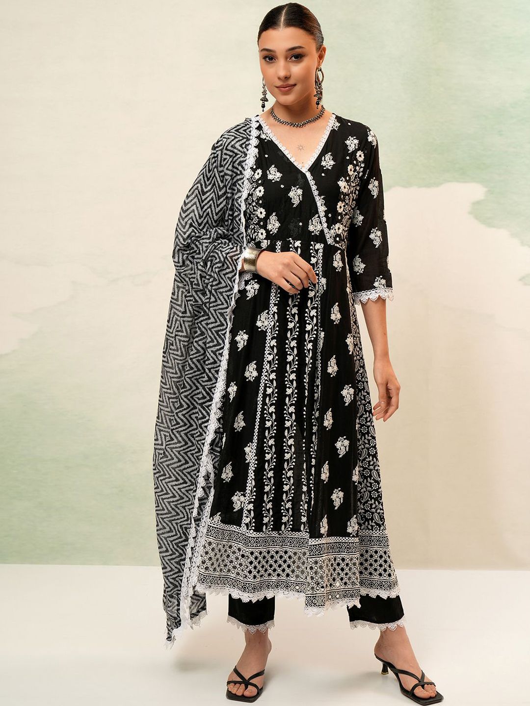 Vishudh Women Floral Embroidered Pure Cotton Kurta with Trousers & With Dupatta