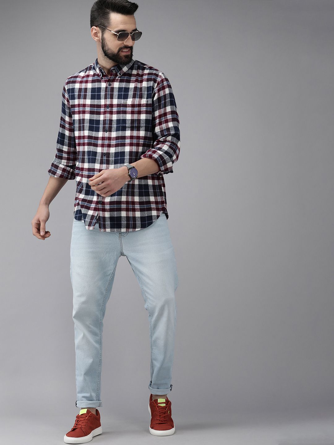 THE BEAR HOUSE Men White & Navy Blue Slim Fit Checked Flannel Cotton Shirt