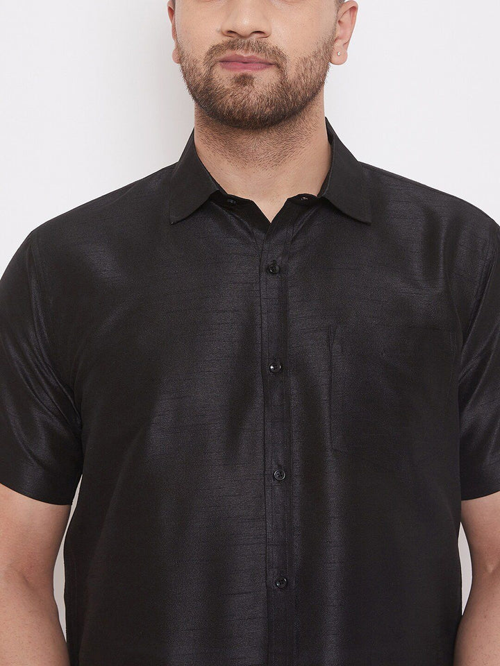 VASTRAMAY Men Black Regular Fit Solid Casual Shirt