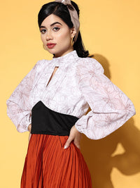 SASSAFRAS White Floral New Neckline Top