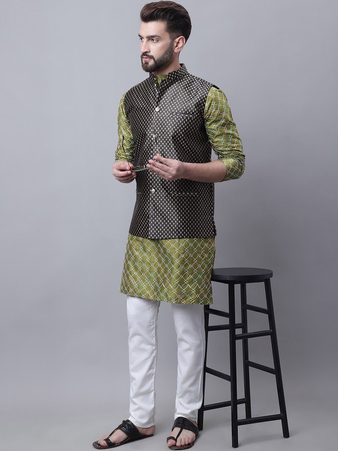 SOJANYA Ethnic Motifs Embroidered Regular Kurta with Pyjamas & Nehru Jacket