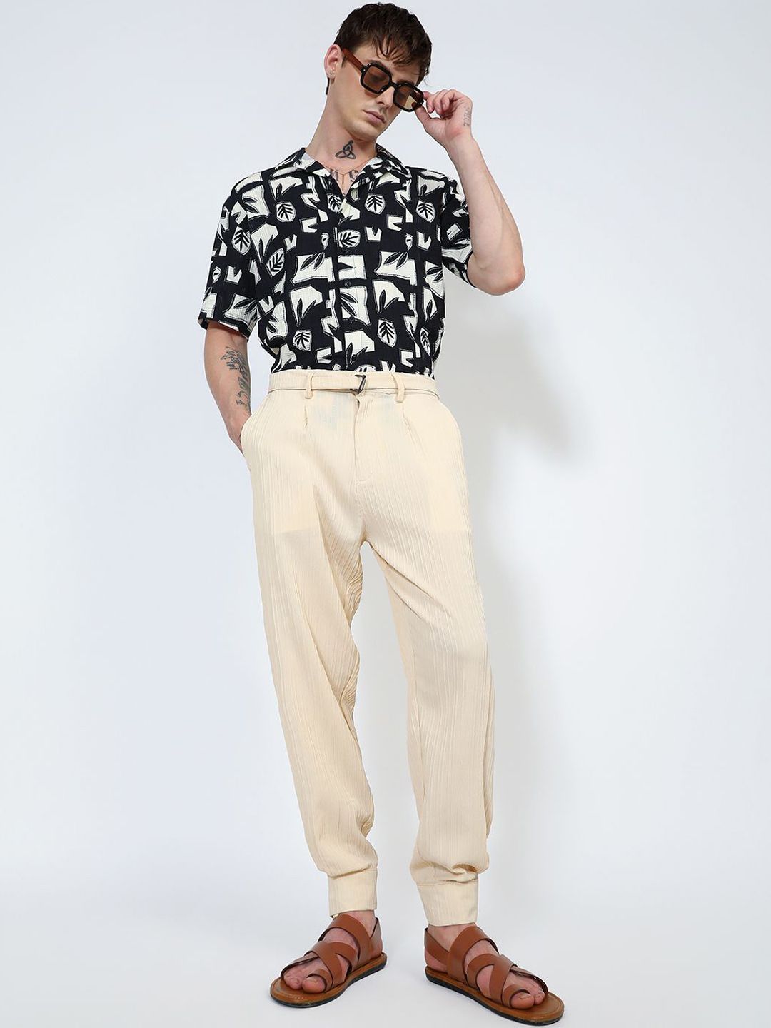 Campus Sutra Men Comfort Easy Wash Pleated Joggers Trousers