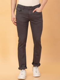 Menjadi seluar jeans lelaki manusia