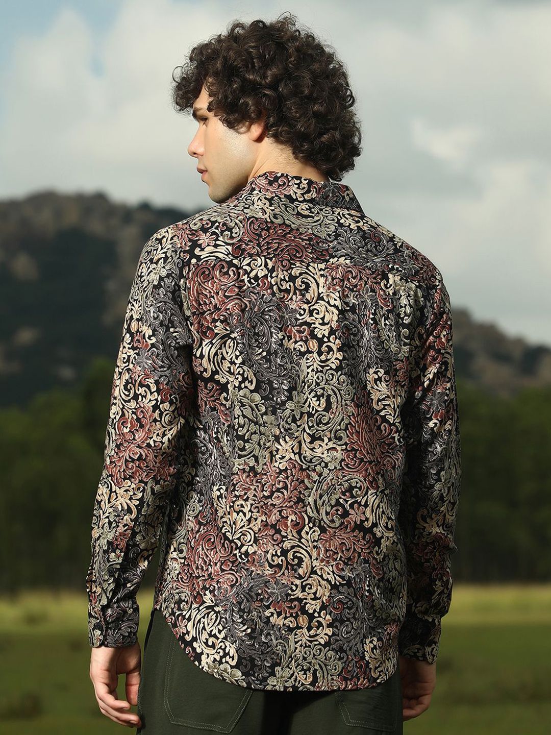 Kampus Sutra Lelaki Santai Fit Button-Down Collar Floral Printed Shirt Shirt